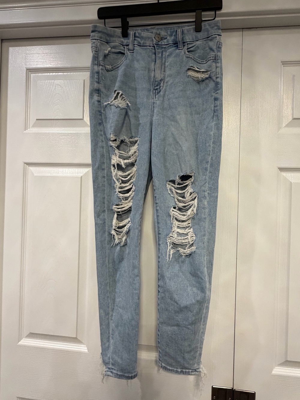 American Eagle Outfitters Light Blue Ripped Curvy High Rise Jeans